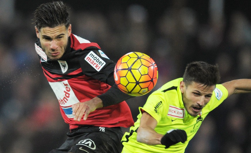 06.02.2016; Aarau; Fussball Challenge League - FC Aarau - FC Biel; Miguel Peralta (Aarau) gegen Antonio Marchesano (Biel)
(Steffen Schmidt/freshfocus)