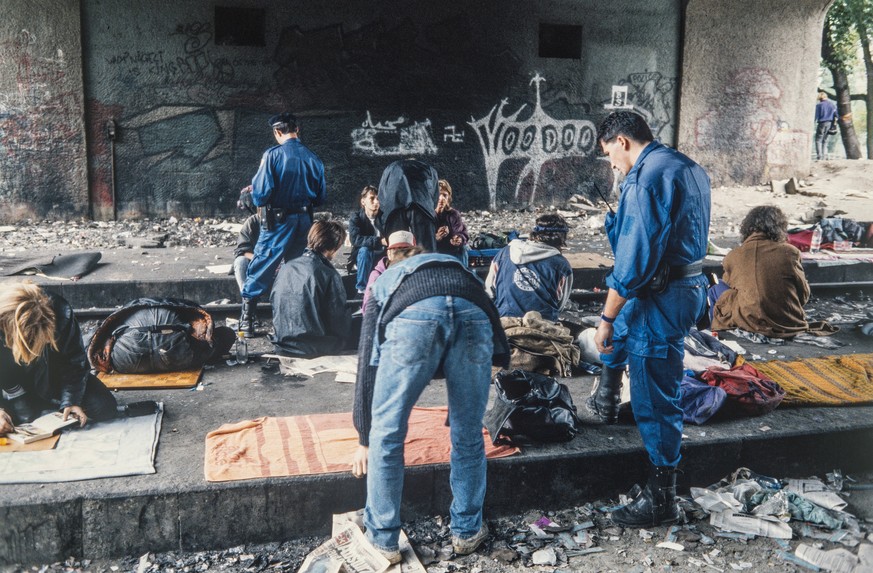 Umdenken in der Drogenpolitik: Das Areal des ehemaligen Bahnhof Letten mitten in Zürich wurde vor mehr als 20 Jahren, am 14. Februar 1995 von der Polizei geräumt und geschlossen. &nbsp;