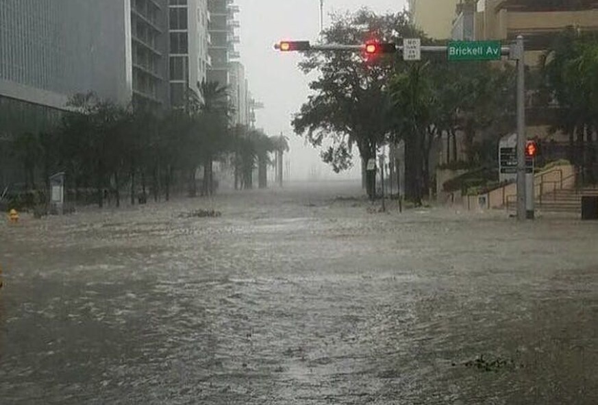 Wasser, wohin das Auge reicht, im Zentrum von Miami.