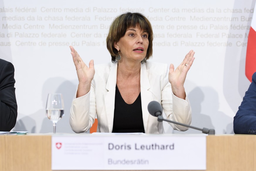 Bundesraetin Doris Leuthard spricht an einer Medienkonferenz ueber den Entwurf eines neuen Bundesgesetzes ueber elektronische Medien, am Donnerstag, 21. Juni 2018, im Medienzentrum Bundeshaus in Bern. ...