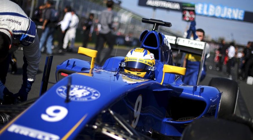 epa04663191 Swedish Formula One driver Marcus Ericsson of Sauber F1 Team arrives at the grid before the start of the Formula One Grand Prix of Australia at the Albert Park circuit for the Australian F ...