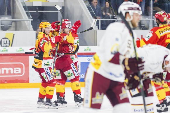 La joie du HC Bienne apres le premier but lors du match du championnat suisse de hockey sur glace de National League entre le HC Bienne et le Geneve Servette HC ce samedi, 16 septembre 2017 a la Tisso ...