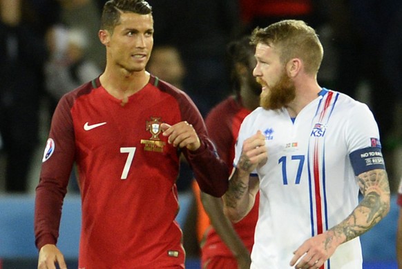 «ManUnited»-Fan Gunnarsson bittet Ronaldo vergebens um dessen Trikot.