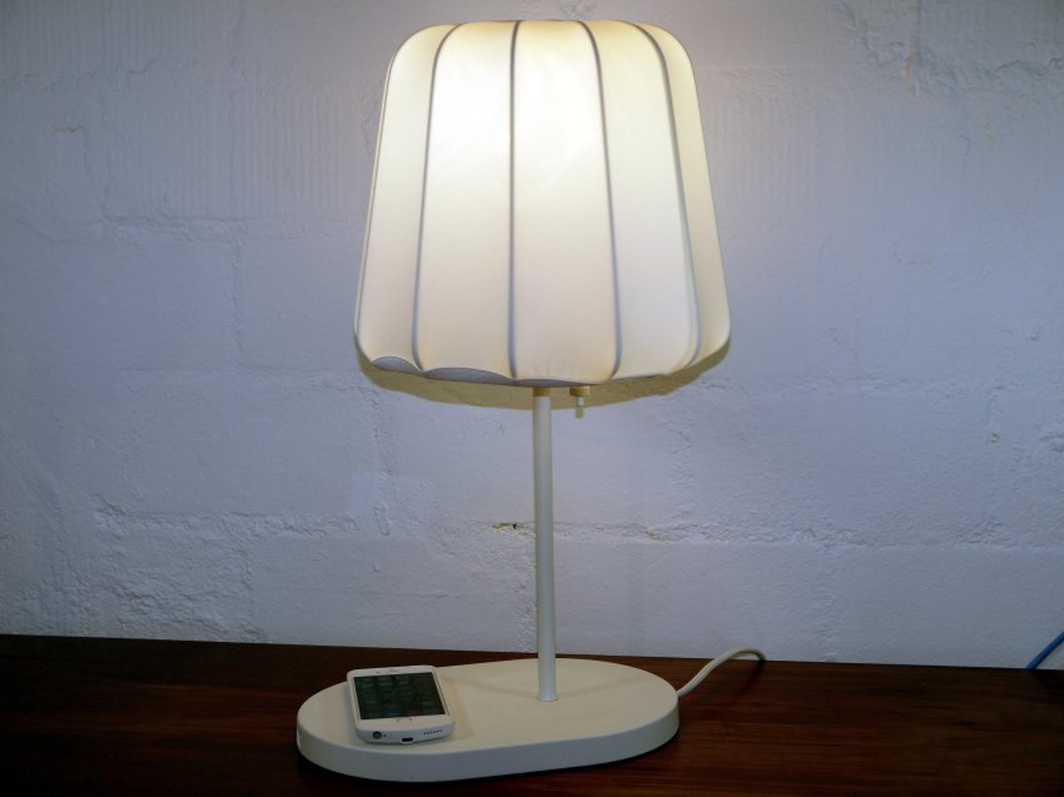 Ikea verkauft jetzt möbel, die das handy laden – ganz ohne kabel ...
