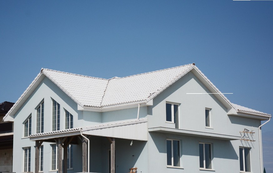 Ein weisses Dach kühlt und reduziert die Klimatisierungskosten.