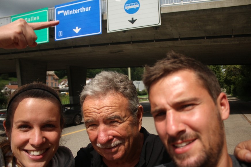 Geschafft! Rentner Max bringt uns von Bern direkt nach Winterthur und wird uns somit immer als unser 1009. und letzter Fahrer in Erinnerung bleiben.