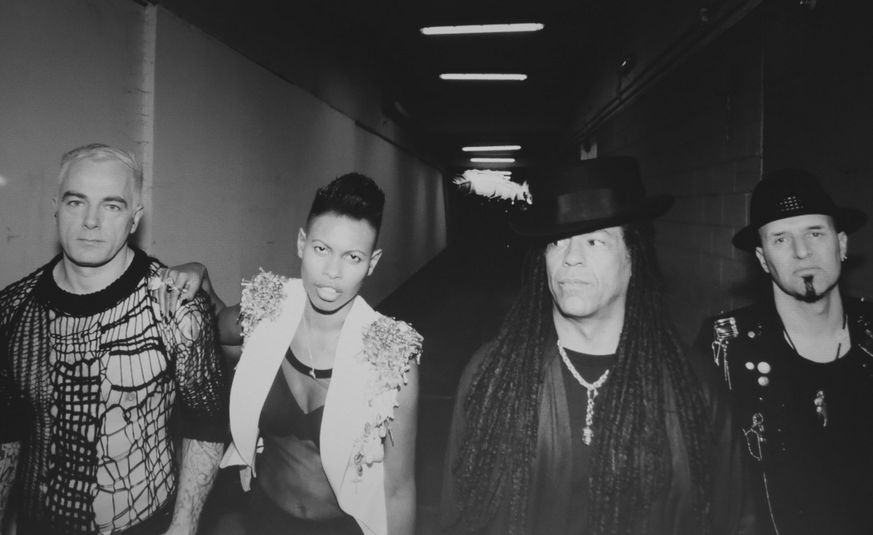 Skunk Anansie – das sind von links nach rechts: Mark, Skin, Cass und Ace.