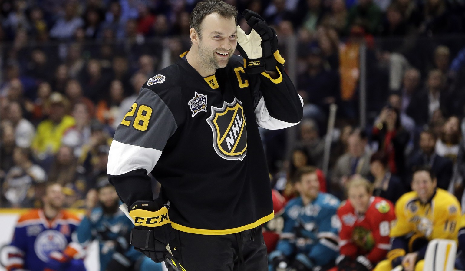 John Scott hat sichtlich Freude an seinem ersten Auftritt auf der All-Star-Bühne.