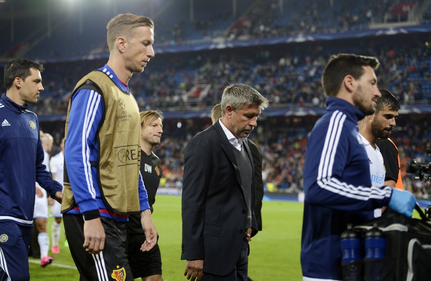 Hängende Köpfe bei Trainer Urs Fischer und den Baslern: Nach dem Unentschieden im Hinspiel muss der FCB bei Maccabi gewinnen, um in der Champions League weiterzukommen.&nbsp;