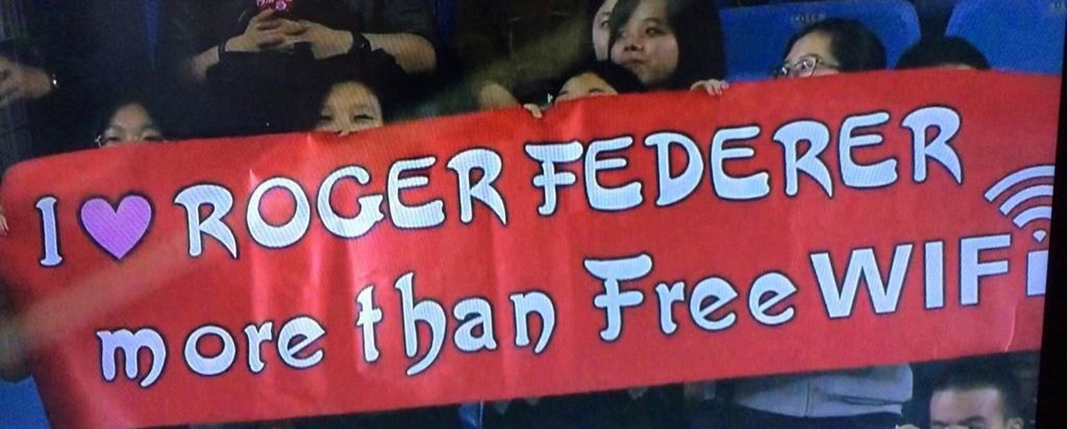 «Ich liebe Roger Federer mehr als Gratis-Internet», schreibt einer seiner 14'701'222 Facebook-Freunde&nbsp;in Schanghai.