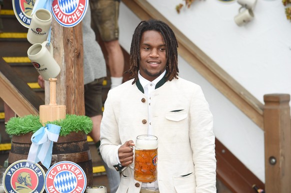 epa05566494 FC Bayern Munich player Renato Sanches can be seen in front of the Kaefer tent at the arrival for the FC Bayern Oktoberfest at Oktoberfest in Munich, Germany, 02 October 2016. EPA/FELIX HO ...