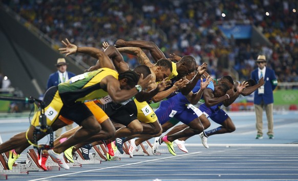 epaselect epa05485882 Usain Bolt of Jamaica (C) at the start of the men&#039;s 100m final of the Rio 2016 Olympic Games Athletics, Track and Field events at the Olympic Stadium in Rio de Janeiro, Braz ...