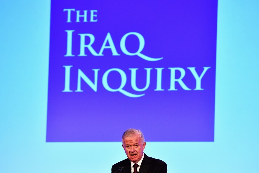 Der Kommissionsvorsitzende John Chilcot bei der Vorstellung des Berichts in London (06.07.2016).
