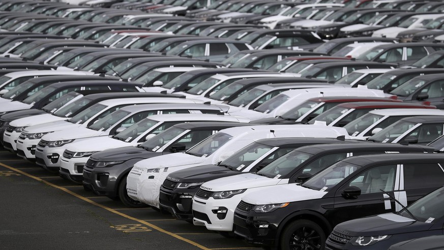 New Land Rover cars are seen in a parking lot at the Jaguar Land Rover plant at Halewood in Liverpool, northern England, September 12 , 2016. REUTERS/Phil Noble/File Photo