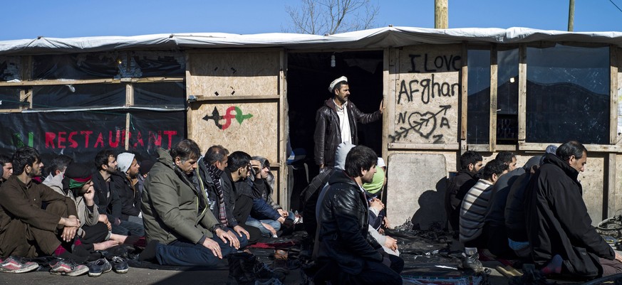 Muslimische Flüchtlinge im März 2016 in Calais beim Freitagsgebet.