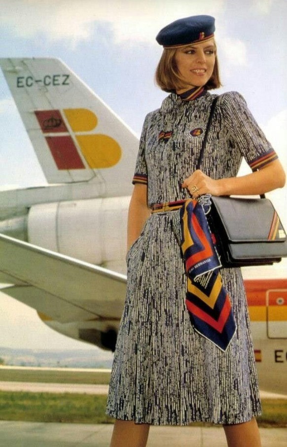 stewardess flight attendant flugbegleiterin vintage retro https://www.pinterest.com/maryhopcom/vintage-flight-attendants-uniforms/