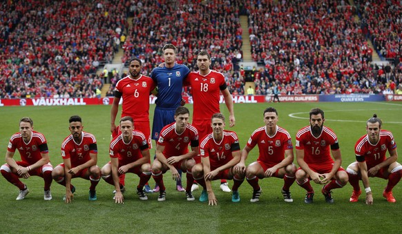 Football Soccer Britain - Wales v Georgia - 2018 World Cup Qualifying European Zone - Group D - Cardiff City Stadium, Cardiff, Wales - 9/10/16
Wales players pose for a team group photo before the mat ...