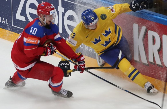 Voller Einsatz von Ritola (rechts) an der WM in Moskau für Schweden.