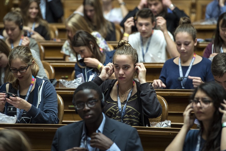 Jugendliche im Bundeshaus, aufgenommen an der Jugendsession 2014