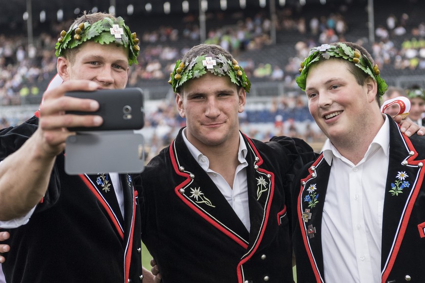 ZUR MELDUNG, DASS ARMON ORLIK ZUM SPORTLER NEWCOMER DES JAHRES 2016 GEWAEHLT WURDE, STELLEN WIR IHNEN AM SONNTAG, 18. DEZEMBER 2016, FOLGENDES ARCHIVBILD ZUR VERFUEGUNG - Der Buendner Armon Orlik , Mi ...