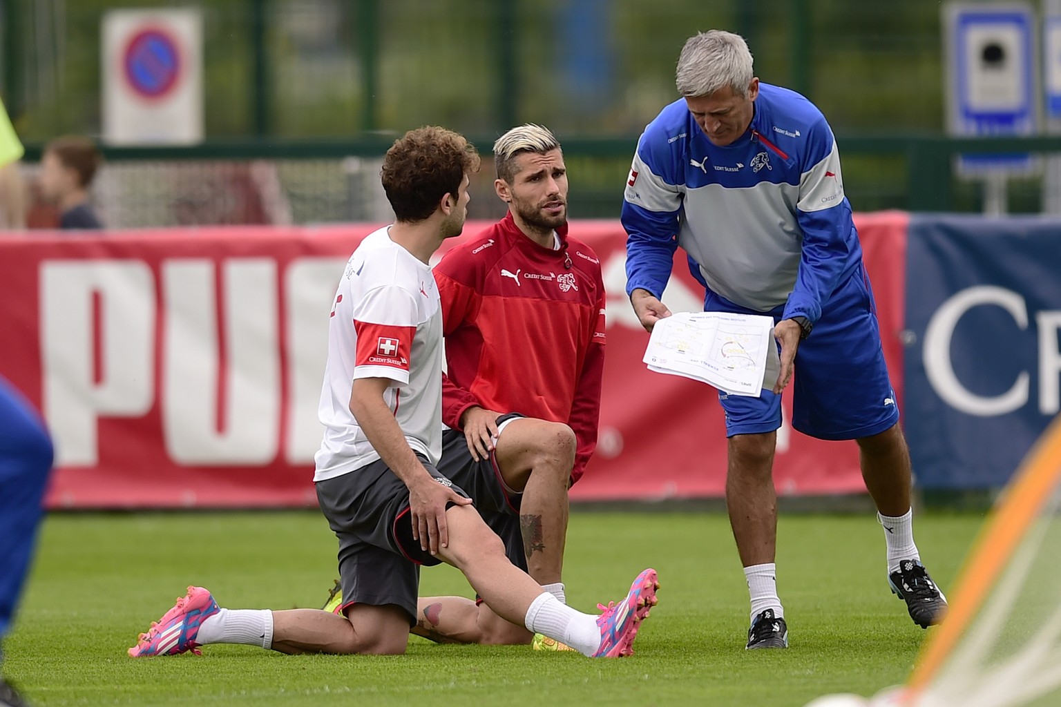 Werden Admir Mehmedi (l.) und Valon Behrami die Ideen des neuen Trainers Vladimir Petkovic gleich umsetzen können?