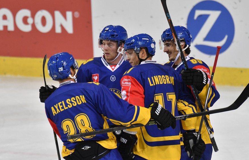 Davos&#039;s Dick Axelsson (SWE), Marc Aeschlimann, Perttu Lindgren (FIN) and goal scorer Dino Wieserare, from left to right, celebrate after their first leading 1:0 score, during the Champions Hockey ...