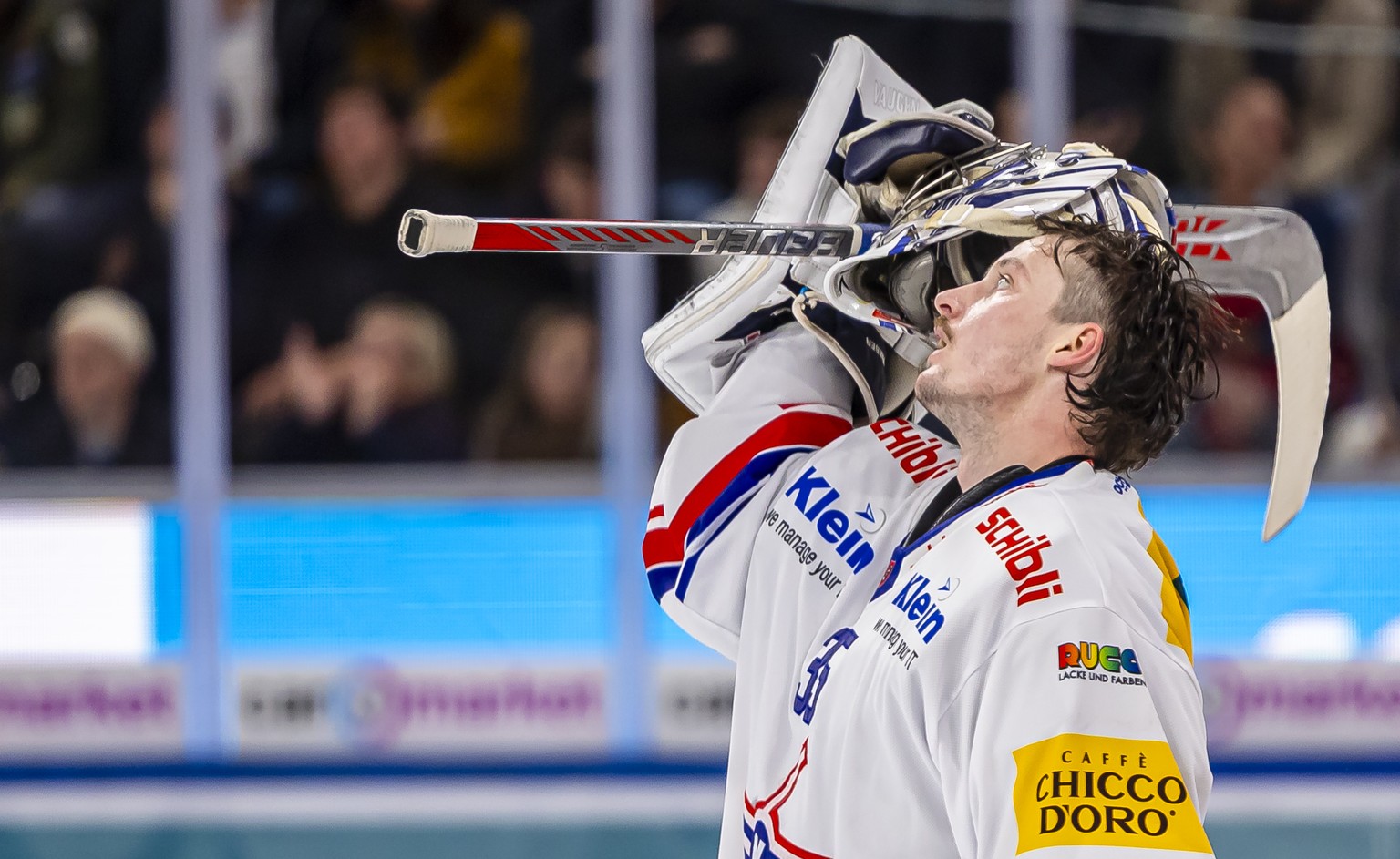 Nachrichten Linkding Torhueter Ludovic Waeber (EHCK) im dritten Playoff Viertelfinalspiel der National League zwischen den ZSC Lions und dem EHC Kloten, am Montag, 17. Maerz 2025 in der Swiss Life Arena in Zuerich. (KEYST ...