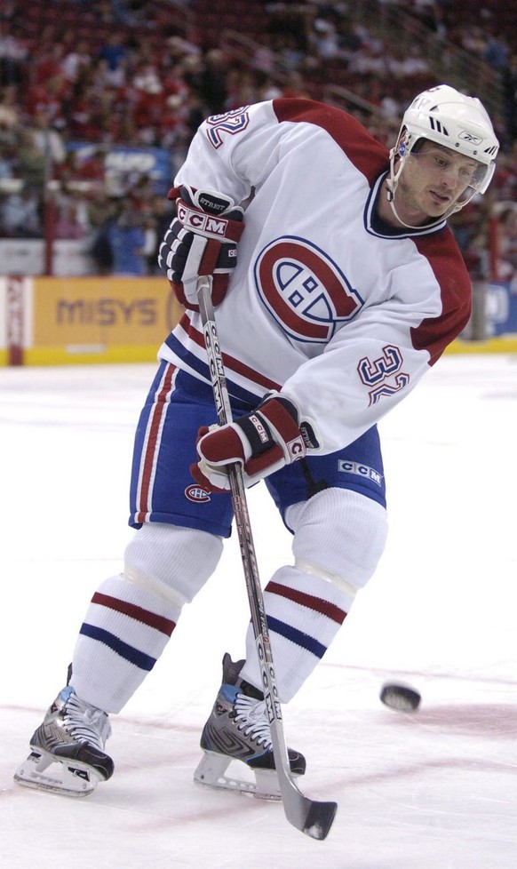 Montreal Canadiens defenseman Mark Streit warms up with the team before their NHL playoff game against the Carolina Hurricanes on Saturday, 22 April 2006. (KEYSTONE/EPA/DAVIS TURNER)