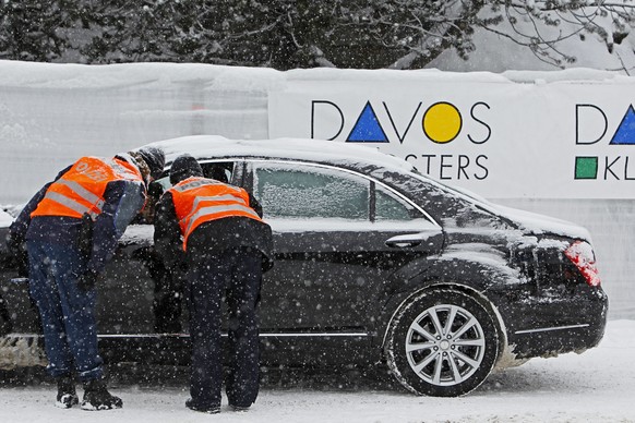Limousinen dürfen am WEF in Davos nicht mehr als neun Liter pro 100 Kilometer Treibstoff verbrauchen und maximal 230 Gramm CO2 pro Kilometer ausstossen. Das steht in den Regeln mit dem Titel «Towards  ...