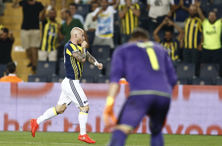 epa05497019 Fenerbahce&#039;s Miroslav Stoch celebrates his goal during the UEFA Europa League play off soccer match between Fenerbahce Istanbul (Turkey) and Grasshoppers Club Zuerich (Switzerland) at ...