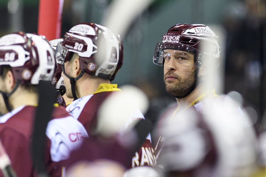 Le retour du joueur Genevois, Goran Bezina, lors du match du championnat suisse de hockey sur glace de National League LNA, entre le Geneve Servette HC et le HC Fribourg-Gotteron, ce dimanche 5 fevrie ...