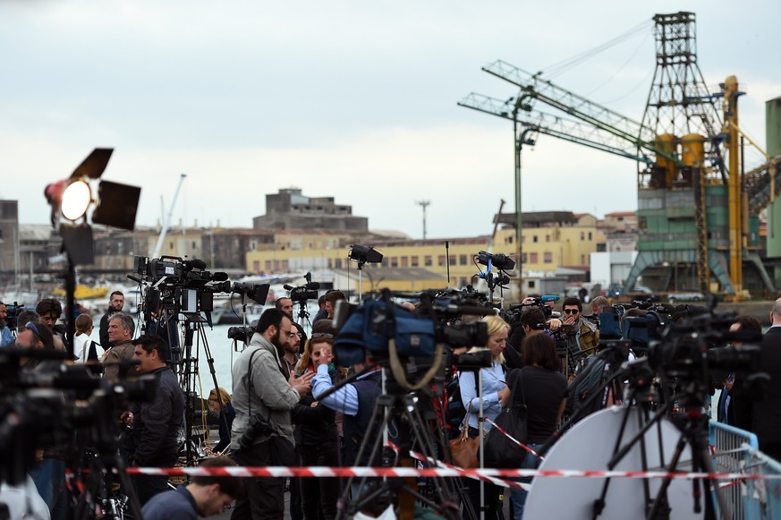 Das Medieninteresse ist gross. Die Überlebenden müssen versteckt werden.