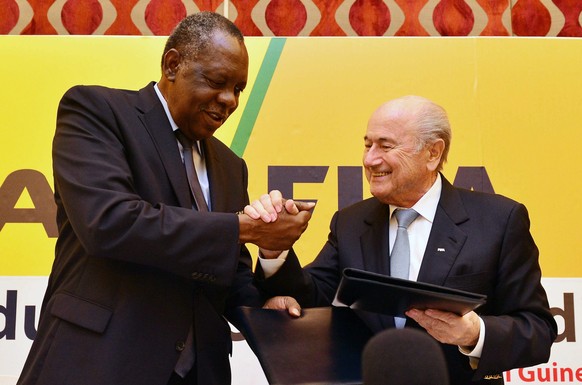 Einst Rivalen, jetzt wieder Verbündete: CAF-Präsident Issa Hayatou und Sepp Blatter.