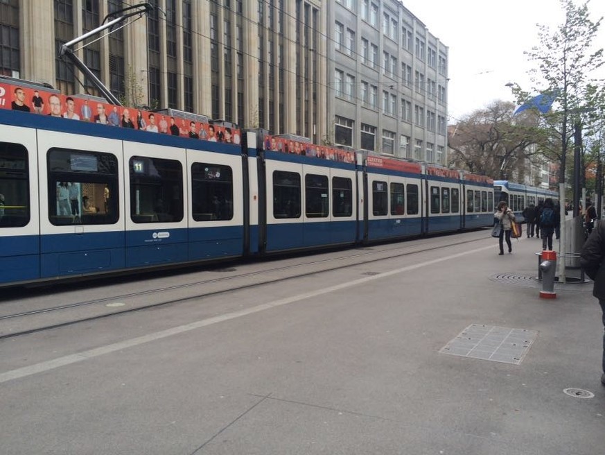 Die Trams auf der Bahnhofstrasse in Zürich stehen still.&nbsp;