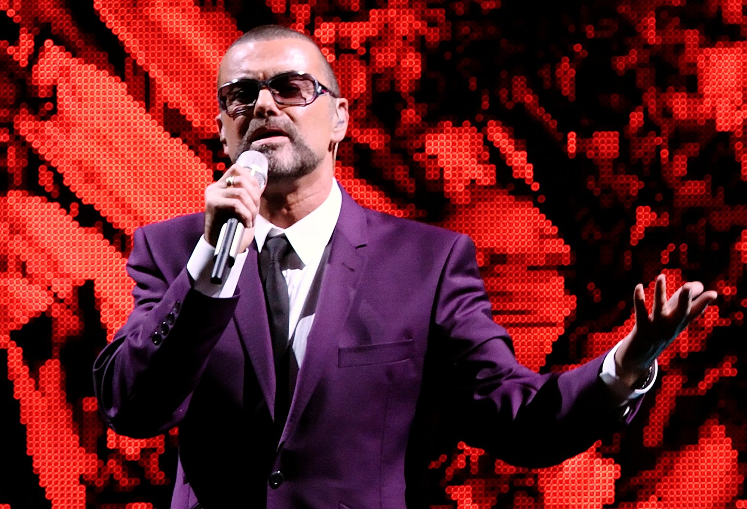 FILE PHOTO British singer George Michael performs on stage during his &quot;Symphonica&quot; tour concert in Vienna September 4, 2012. REUTERS/Heinz-Peter Bader/File Photo FOR EDITORIAL USE ONLY