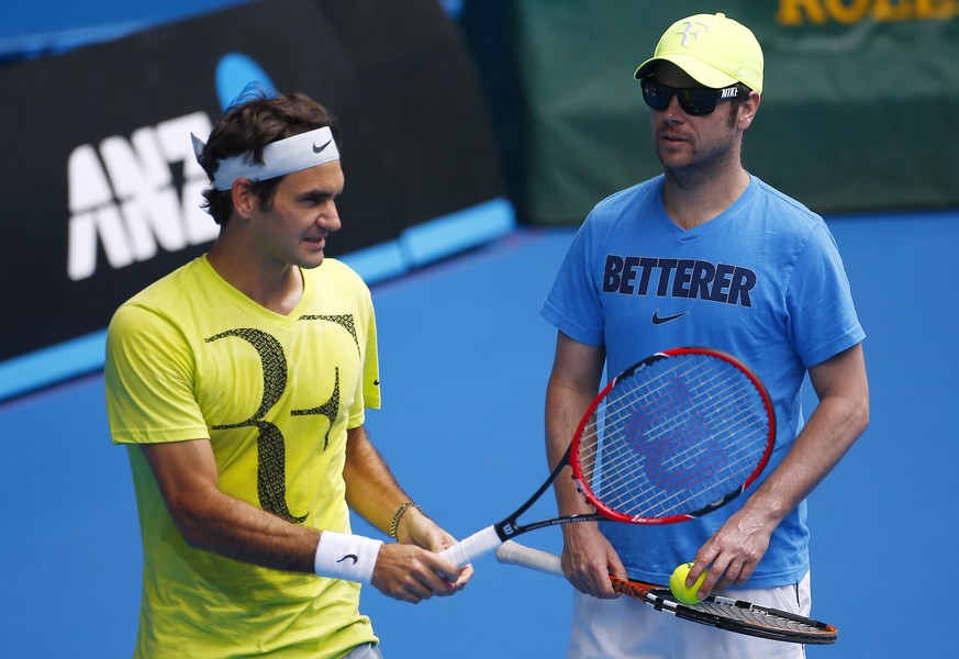 Roger Federer am Freitag beim Training in der Rod Laver Arena in Melbourne mit Coach Severin Lüthi.