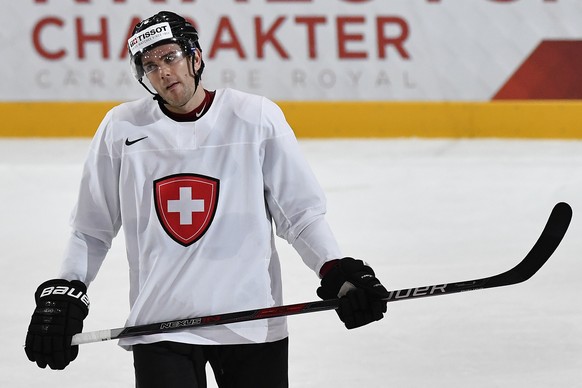 Switzerland’s Joel Genazzi in action during a training session during the Ice Hockey World Championship in Paris, France on Wednesday, May 17, 2017. (KEYSTONE/Peter Schneider)