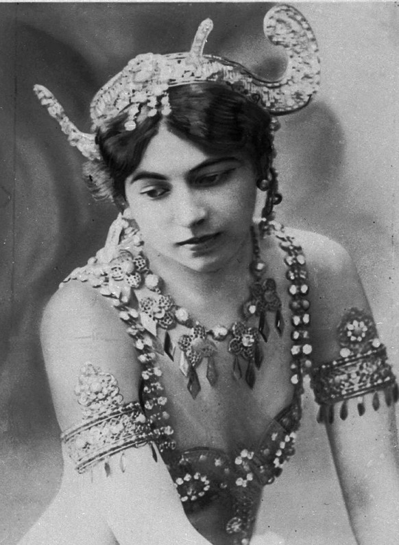 Portrait von Mata Hari, undatierte Aufnahme. Am 15. Oktober 1917, wurde die Taenzerin und Spionin Mata Hari in einem Wald bei Vincennes durch ein franzoesisches Exekutionskommando hingerichtet. Gebore ...