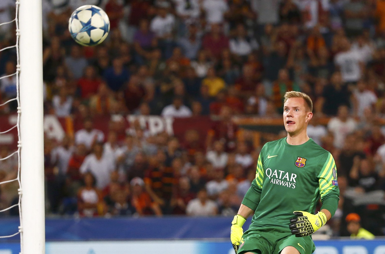 Barca-Keeper ter Stegen wird beim Schuss von Florenzi zum Zuschauer degradiert.&nbsp;