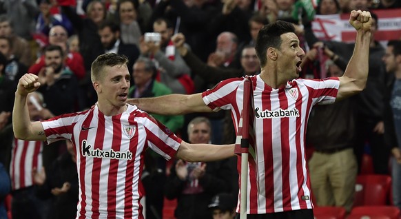 Athletic Bilbao&#039;s Aritz Aduriz, right, celebrates his fourth goal beside teammate Iker Muniain during the Europa League Group F soccer match between Athletic Bilbao and Genk, at the San Mames sta ...