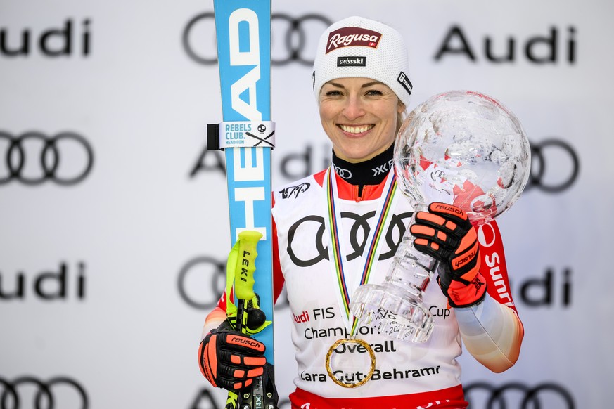 Nachrichten Linkding First placed Lara Gut-Behrami of Switzerland celebrates with the women's World Cup overall crystal globe trophy on the podium at the FIS Alpine Skiing World Cup finals in Saalbach-Hinterglemm, Au ...