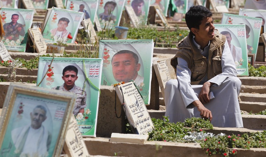 Friedhof in der jemenitischen Hauptstadt Sanaa: Bei Gefechten sind vergangenes Jahr 9000 Menschen ums Leben gekommen.&nbsp;