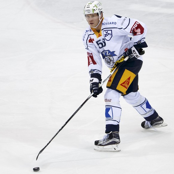 ZUM EISHOCKEY PLAYOFF-VIERTELFINAL ZWISCHEN DEM EV ZUG UND SERVETTE GENEVE HC STELLEN WIR IHNEN FOLGENDES BILDMATERIAL ZUR VERFUEGUNG  Zug&#039;s defender Timo Helbling drives the puck, during the ga ...