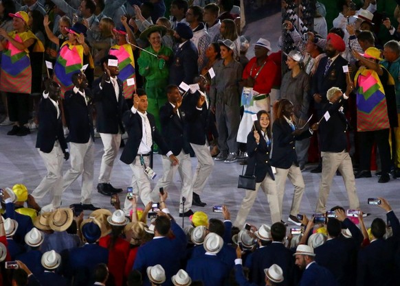 2016 Rio Olympics - Opening ceremony - Maracana - Rio de Janeiro, Brazil - 05/08/2016. The Refugee Olympic Athletes&#039; team arrives for the opening ceremony. REUTERS/David Gray FOR EDITORIAL USE ON ...