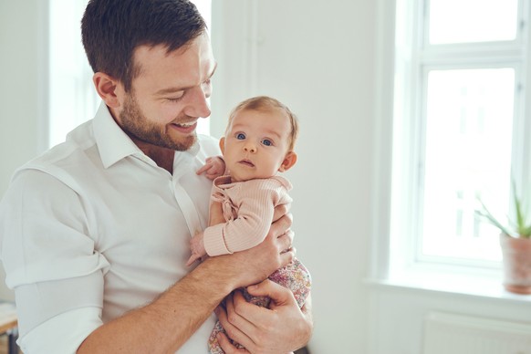 Väter investieren immer noch deutlich weniger Zeit in die Betreuung der Kinder.