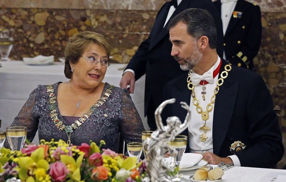 Ein schönes Wortspiel aus Chile, abgeleitet aus jet set. Im Bild die sozialistische Präsidentin Michelle Bachelet zu Besuch bei König Felipe VI. von Spanien.