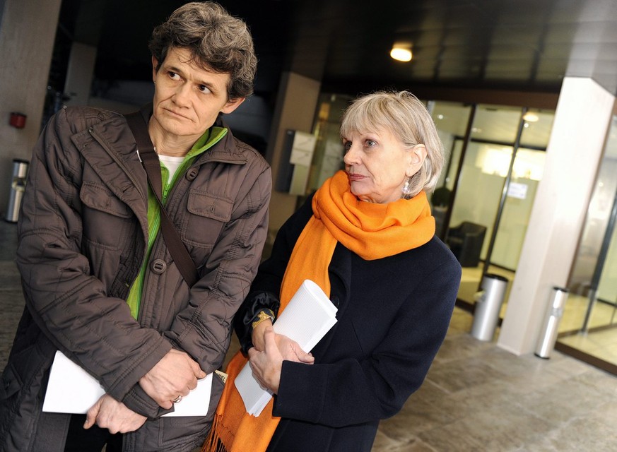 Die beiden Controllerinnen Margrit Zopfi, rechts, und Esther Wyler hatten im Jahr 2007 Unregelmässigkeiten in der Sozialhilfe der Stadt Zürich publik gemacht; sie wurden wegen Amtsgeheimnisverletzung  ...