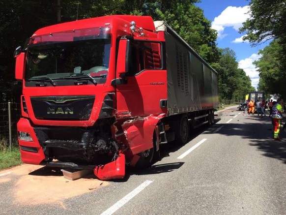 Prallte seitlich frontal in den PKW.