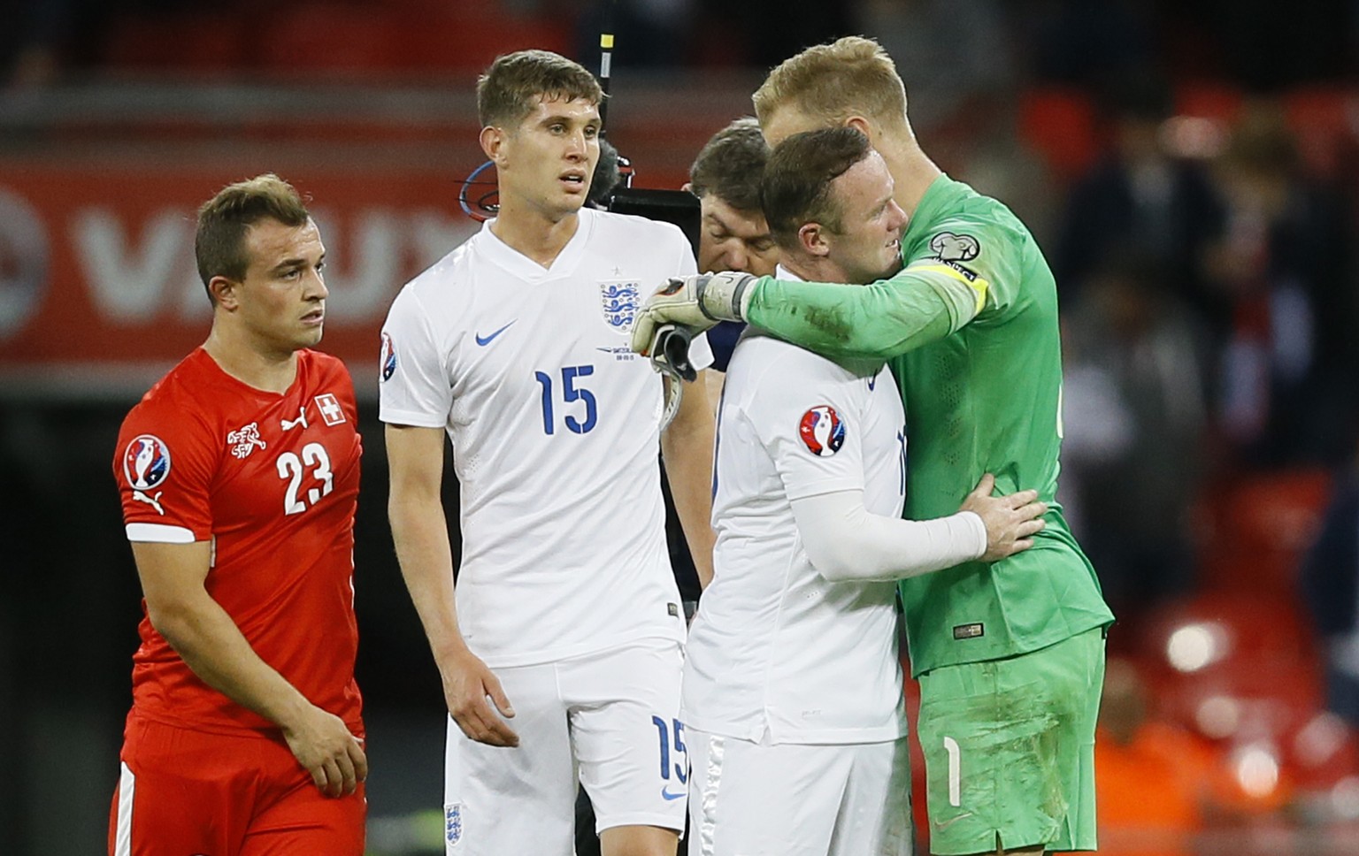 Joe Hart und Wayne Rooney waren heute eine Nummer zu gross für Xherdan Shaqiri und Co.&nbsp;