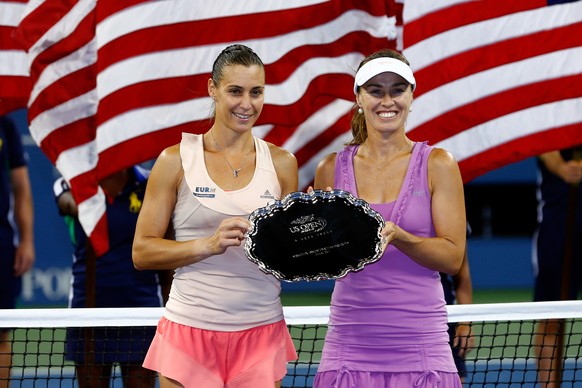 Trostpreis: Martina Hingis (rechts) nach dem Doppelfinal beim US-Open.